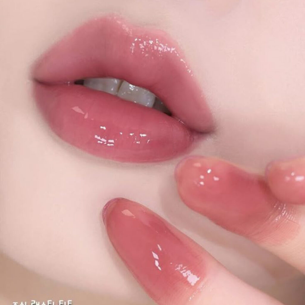 آرایش لب نچرال کره‌ ای براق
