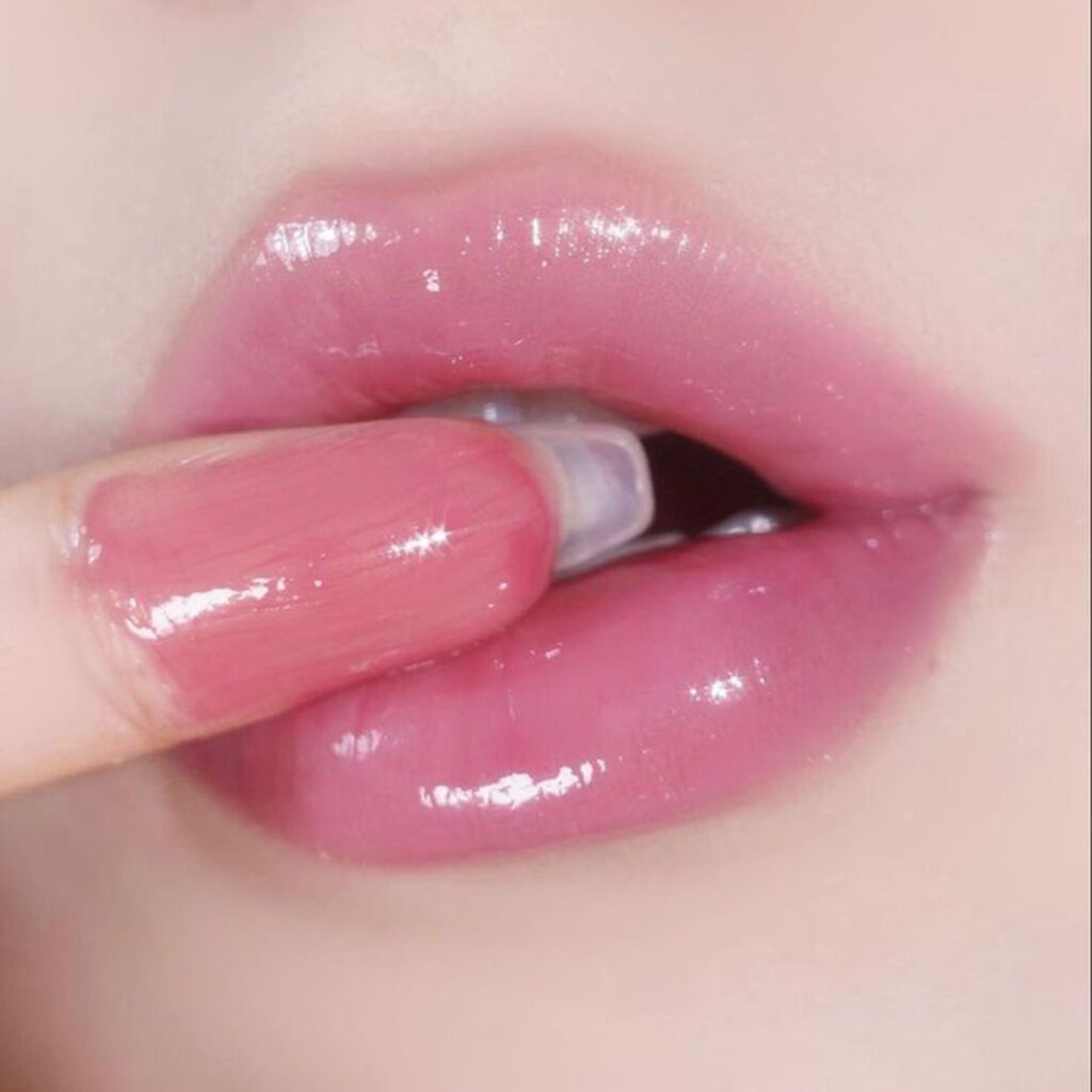 آرایش لب نچرال کره‌ ای صورتی