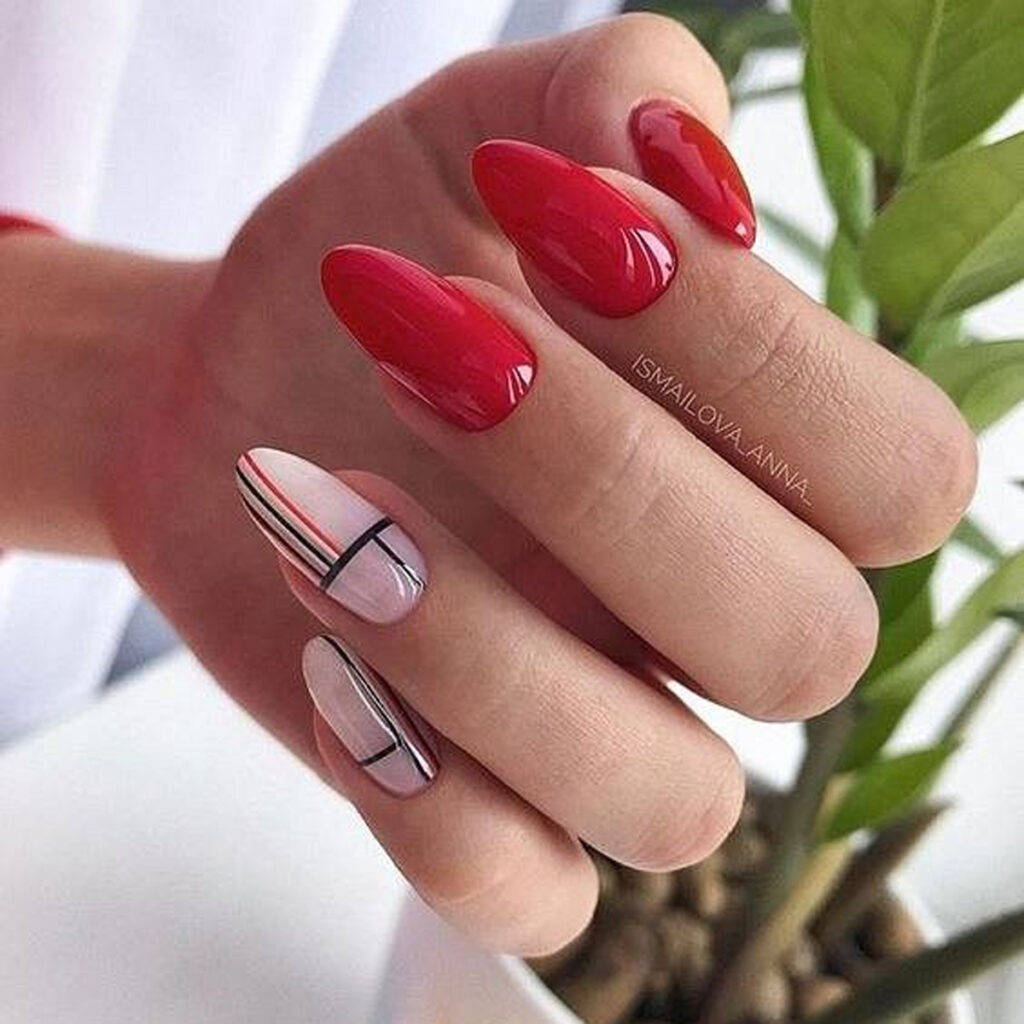 دیزاین ناخن با رنگ قرمز جذاب