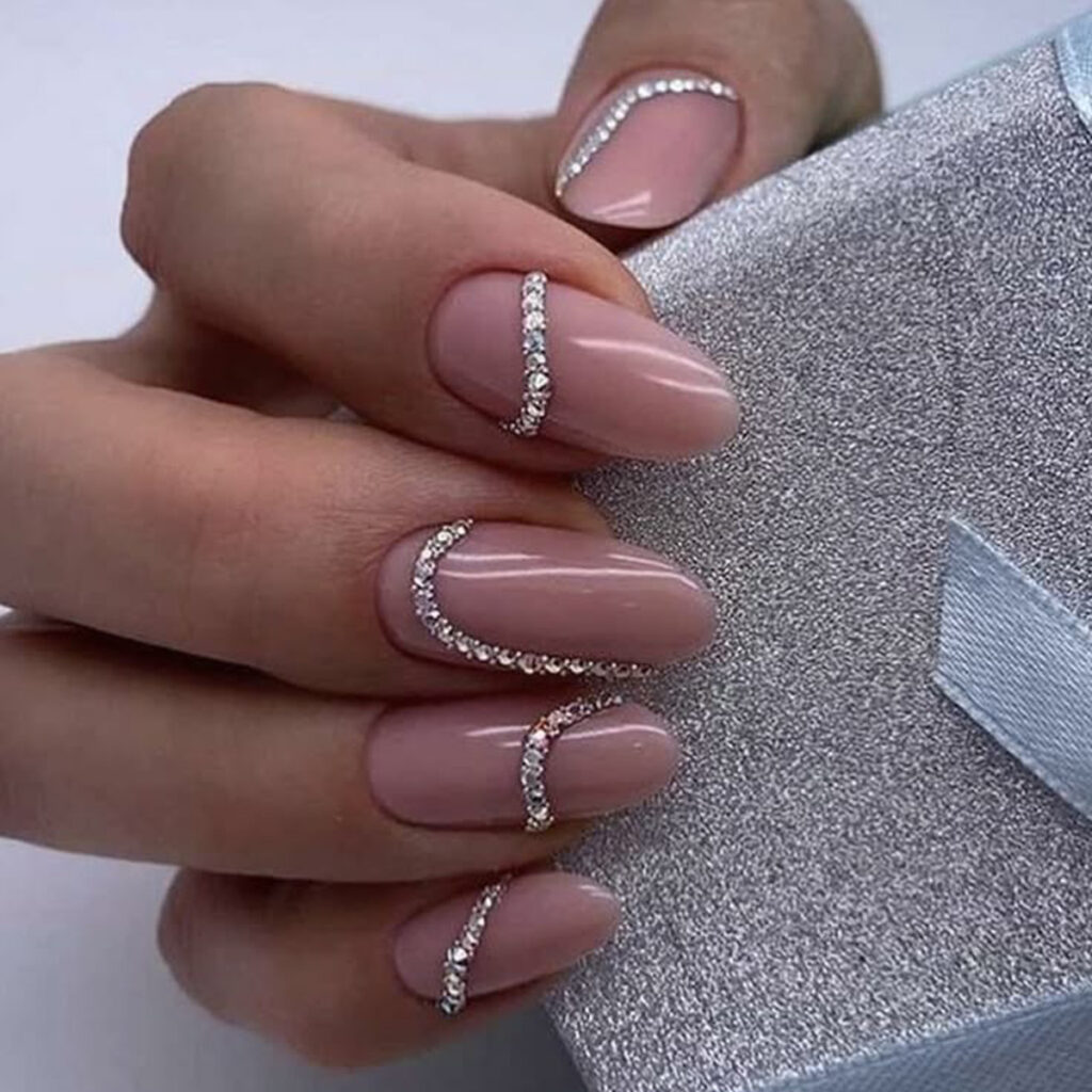 طراحی ناخن مینیمالیستی زیبا