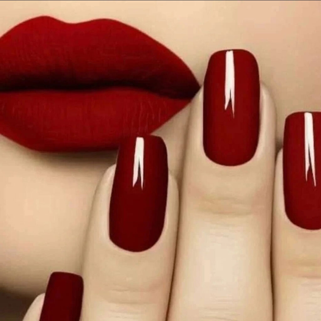 رنگ رژ لب و ناخن قرمز