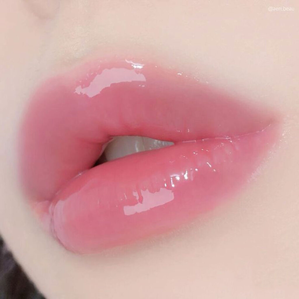 خاص ترین رنگ رژ لب صورتی براق 