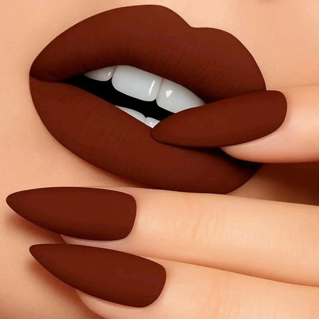 رنگ رژ لب قهوه‌ ای مات ترند
