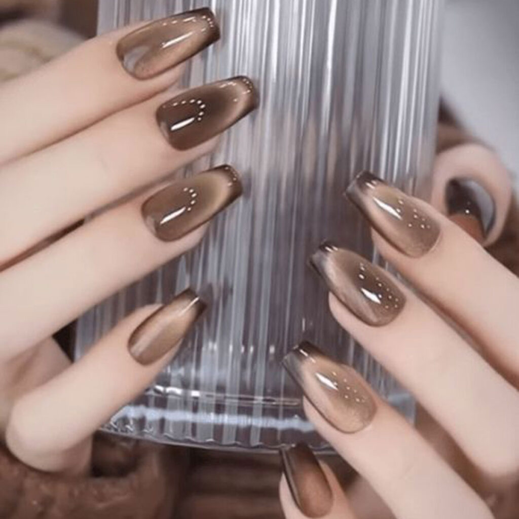مدل ناخن قهوه‌ ای شیک