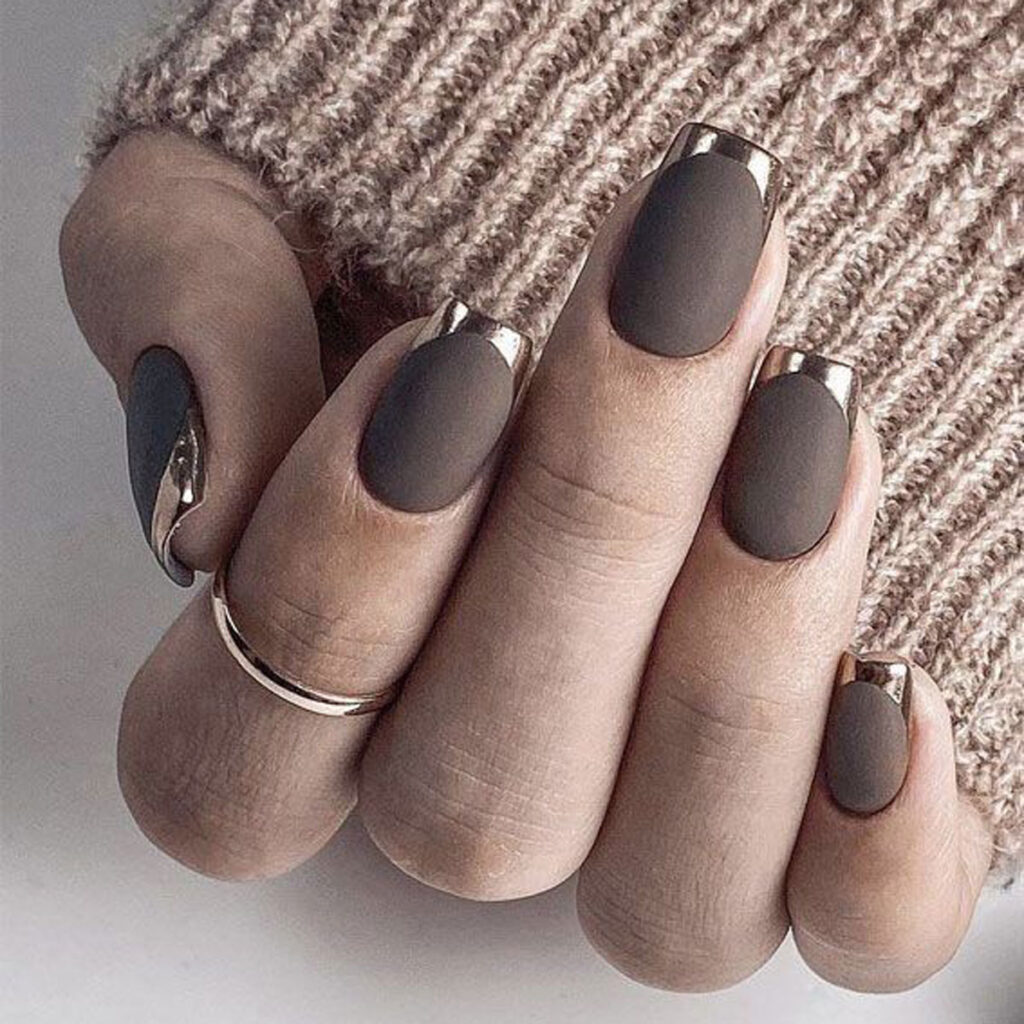 مدل ناخن قهوه‌ ای فرنچ