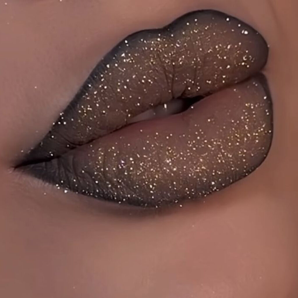 رنگ رژ لب گلیتر سیاه