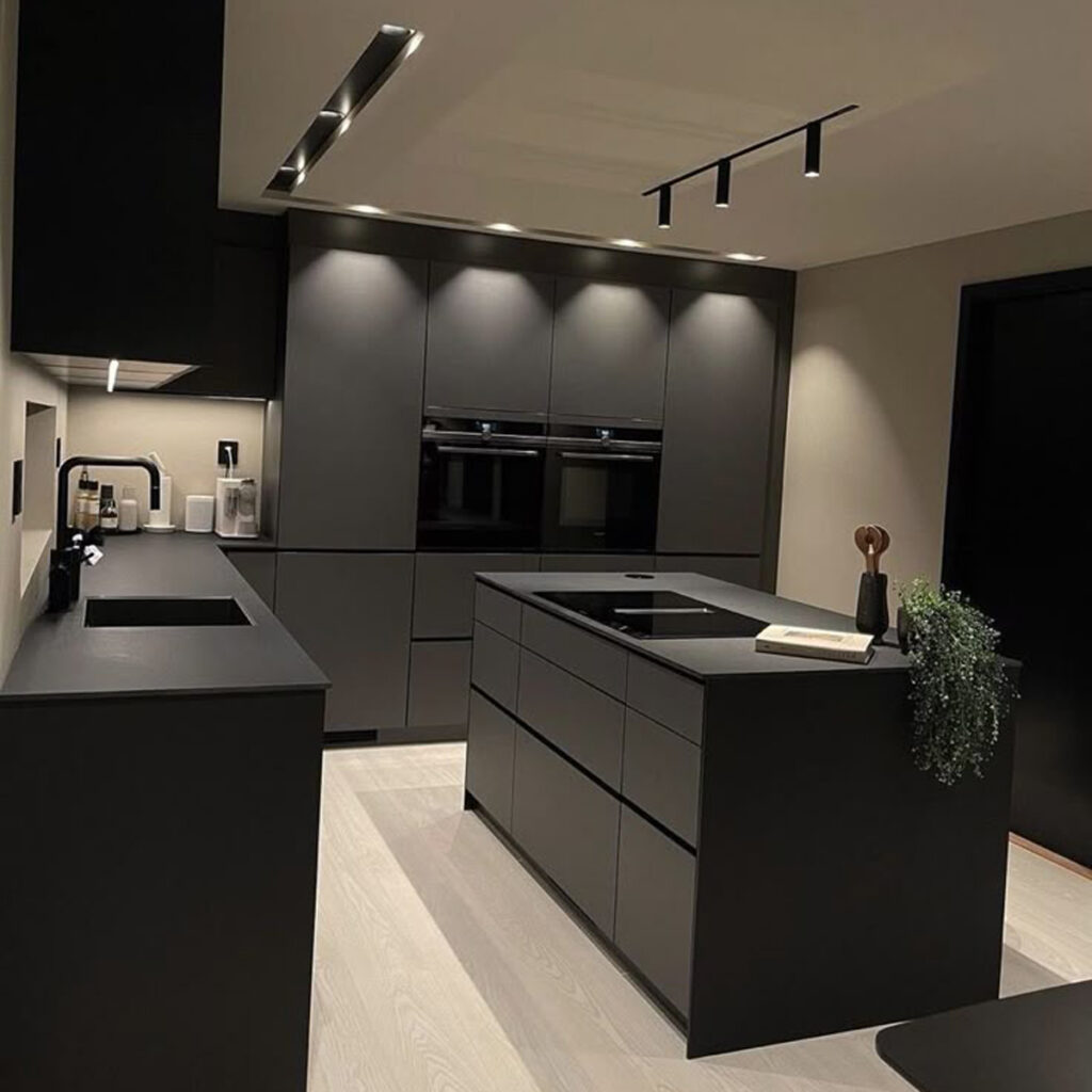 ترندهای طراحی کابینت آشپزخانه مشکی