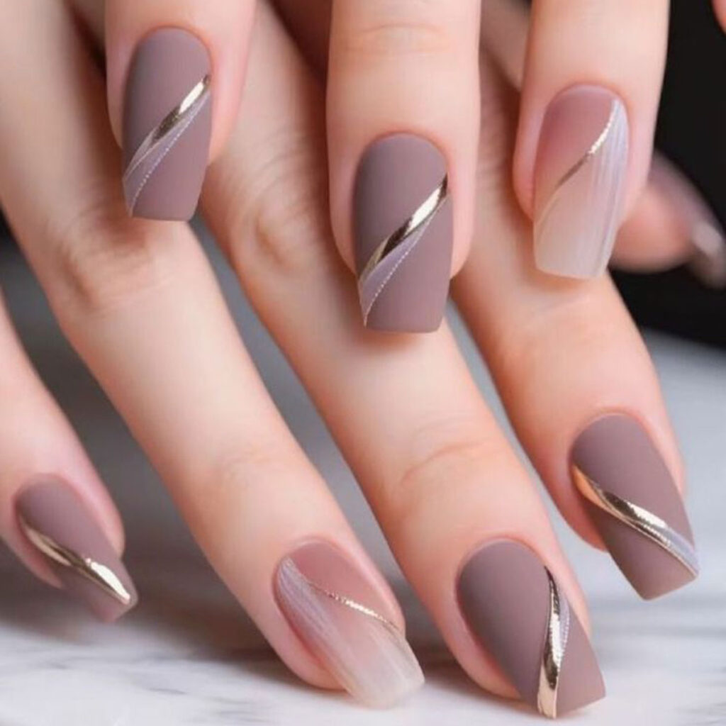 دیزاین ناخن مات و براق مینیمال