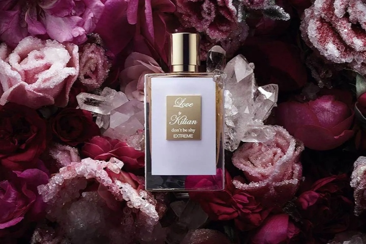 چرا بعضی عطرهای زنانه ماندگاری بیشتری دارند؟