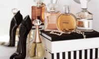 تفاوت عطر زنانه اصل و فیک؛ راهنمای خرید